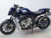 摩托v8,时尚翻盖手机的经典之作